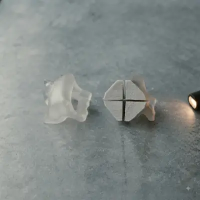 3D列印結構強度示意，完好件與沿層紋斷裂件的對照