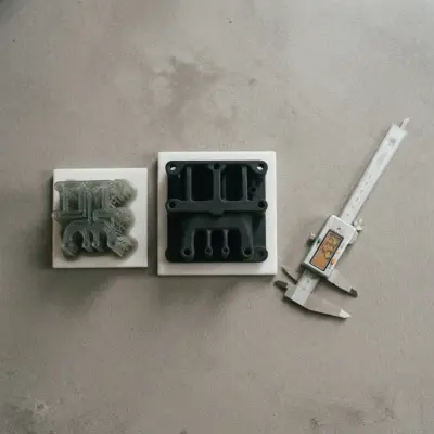 精密3D列印服務示意，高精細樹脂件與工程材料功能件